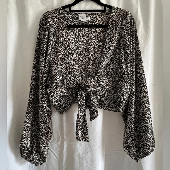 Princess Polly Crop Tie Blouse - Black / White - Picture 2 of 3